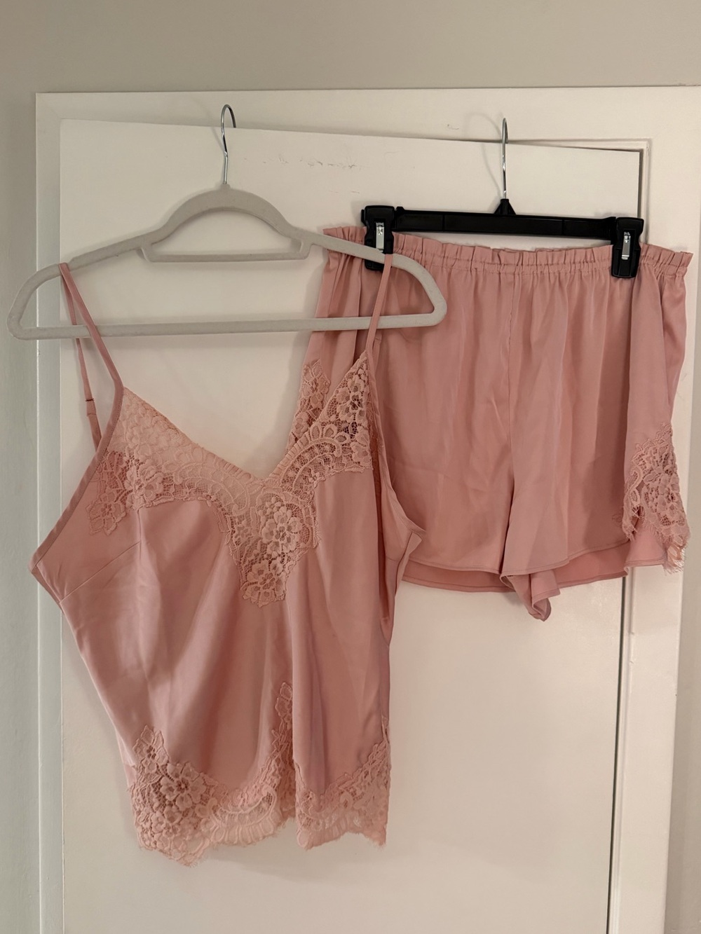 Homebodii Sian Satin Lace Cami & Shorts Pajama Set Dusty Rose Pink Size L - Picture 2 of 6